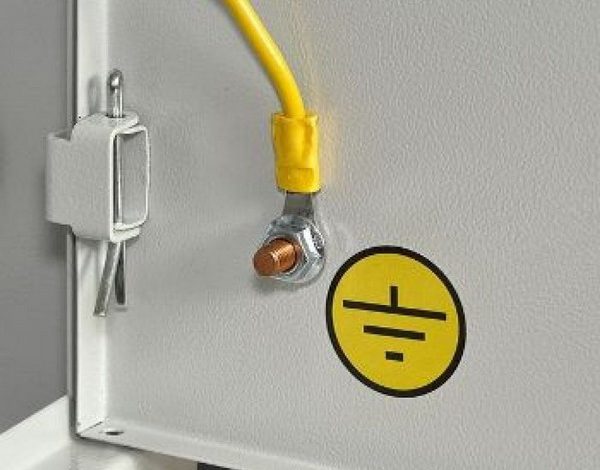 видимое заземление оборудования пункт пуэ